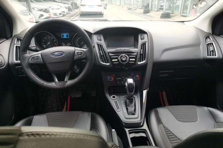 Used Ford Focus 2015 Hatchback 1.6L Automatic Fashion Edition
