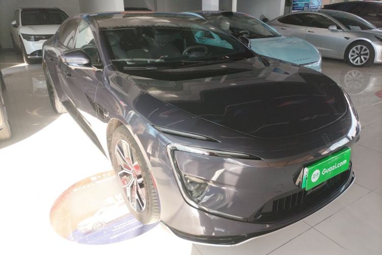 Used  12 2024 700 Three-Laser Rear-Wheel Drive Luxury Edition
