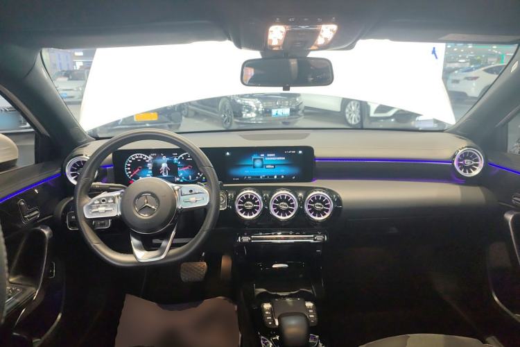 Used Mercedes-Benz A-Class 2022 Revised Version A 200 L Sport Sedan Fashionable Style
