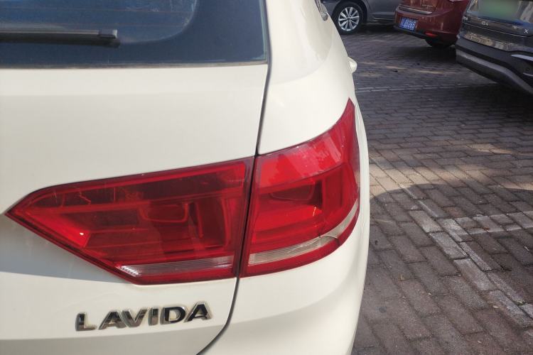 Used Volkswagen Gran Lavida 2013 1.6L Manual Comfort Model