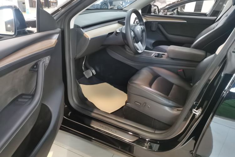 Used Tesla Model Y 2022 Long-Range All-Wheel-Drive Version