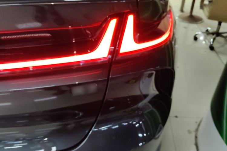 Used  R7 2022 Standard Advanced Version
