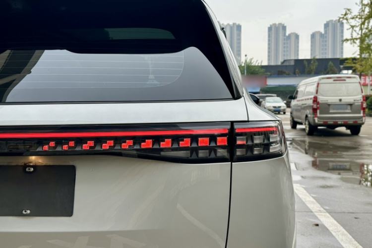 Used  eπ008 2024 210Max Range-Extended Version 6 Seats
