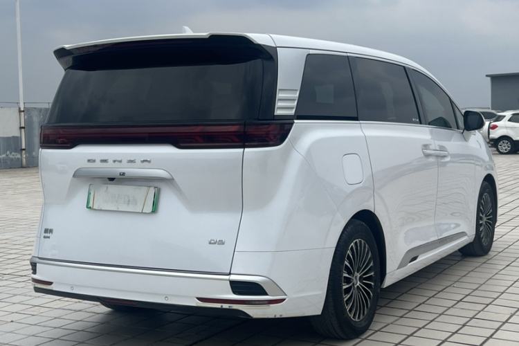 Used Denza D9 2022 DM-i 1040 Prestige Model
