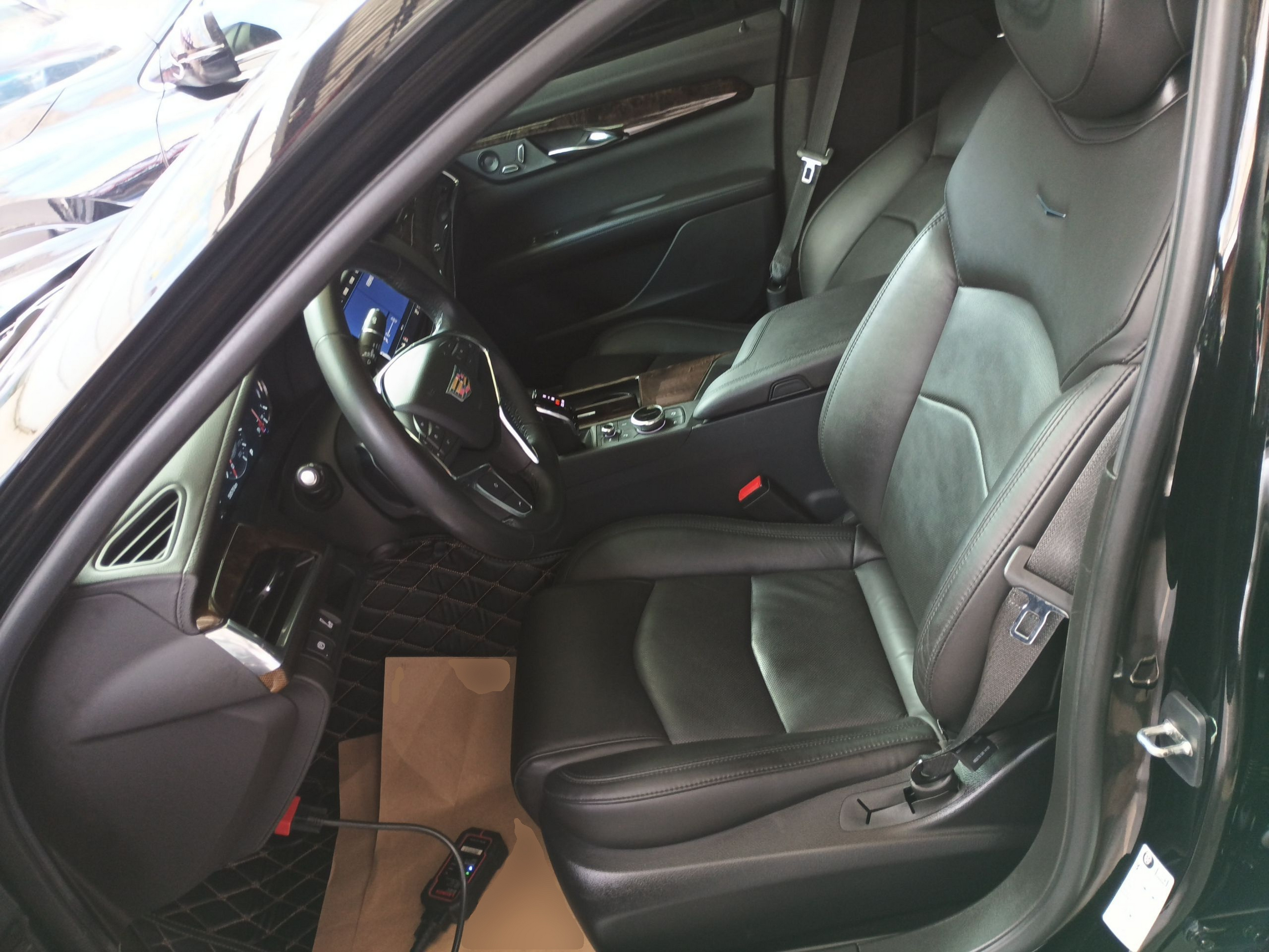 Переднее сиденье в автомобиле