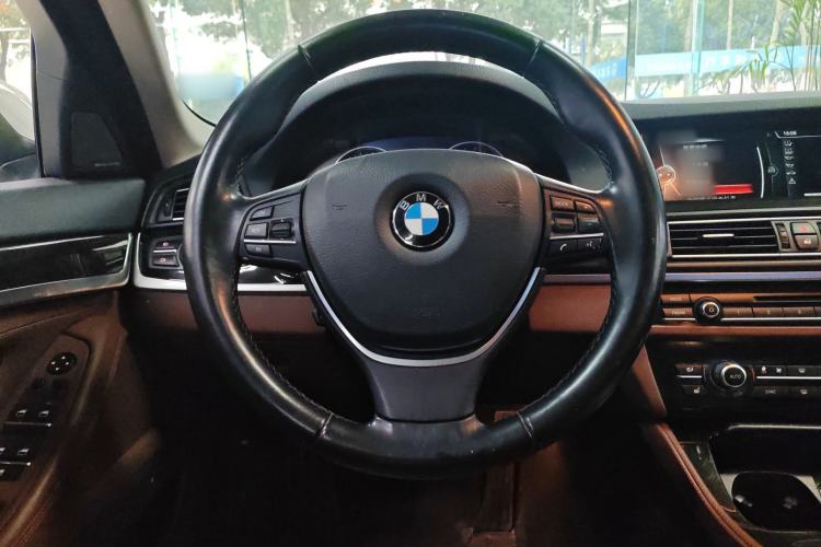 Used BMW 5 Series 2014 528Li Leading Model
