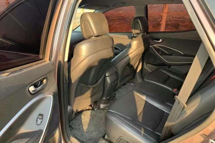 Used Hyundai Santa Fe 2013 2.4L Automatic Two-Wheel Drive Smart Version
