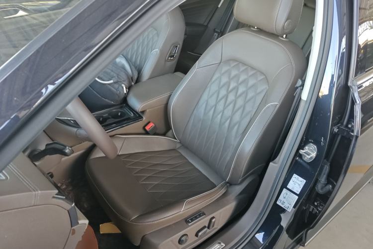 Used Volkswagen Passat 2019 330TSI Luxury Edition China VI Standard
