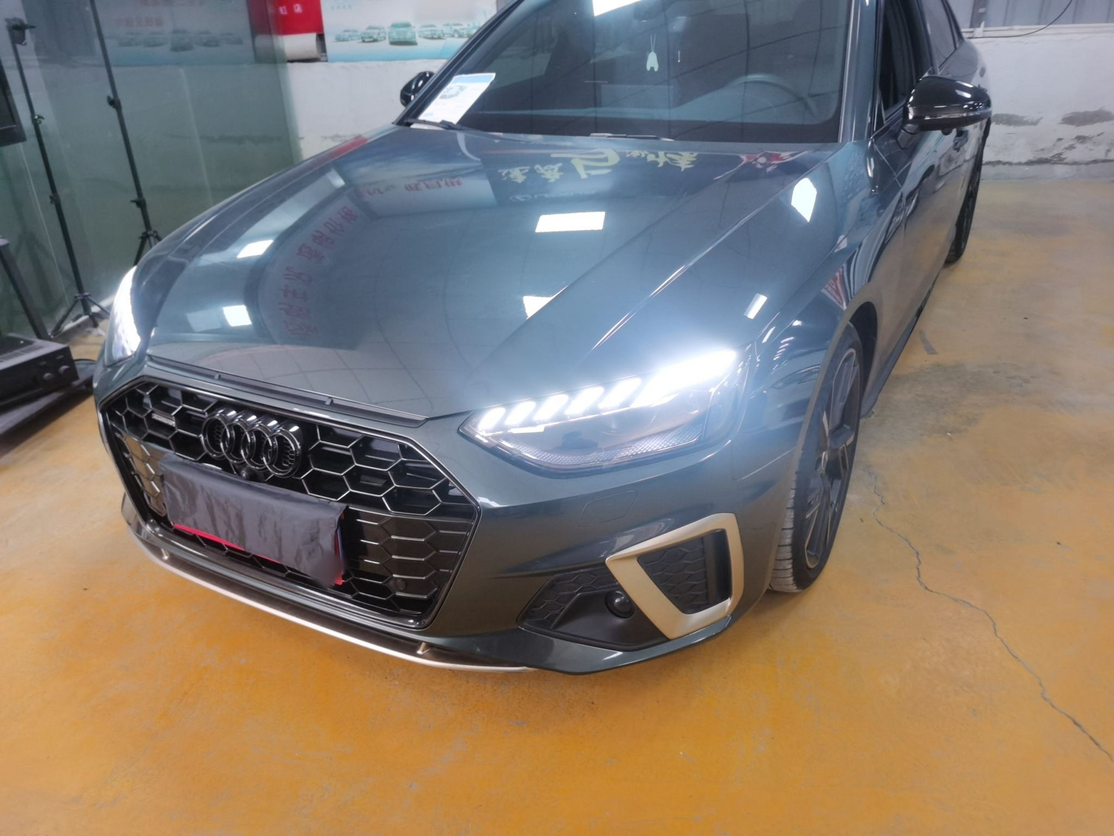 Под передней частью автомобиля