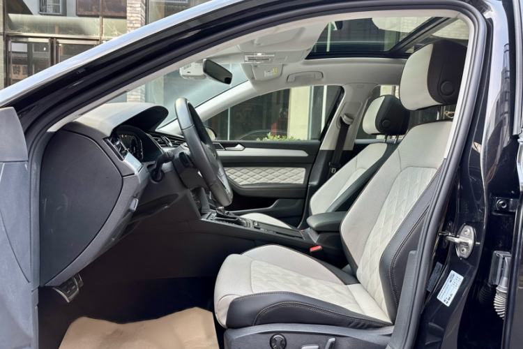 Used Volkswagen Magotan 2023 2 Million Units Commemorative Edition 330TSI DSG Luxury Version
