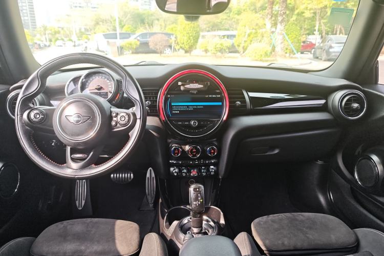 Used  MINI 2018 1.5T COOPER Racing Driver
