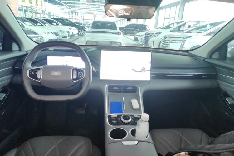 Used  L6 2025 EM-i 140km Starship Edition
