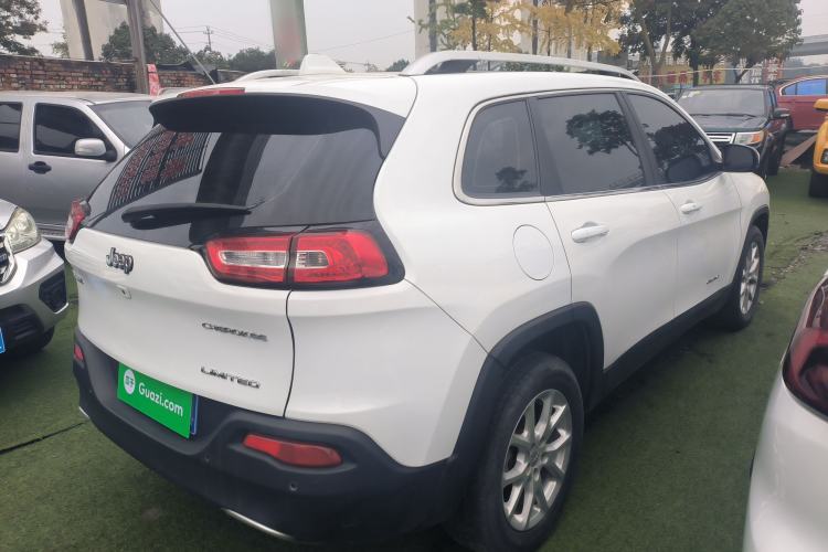 Used  Cherokee 2017 2.0L Superior Edition