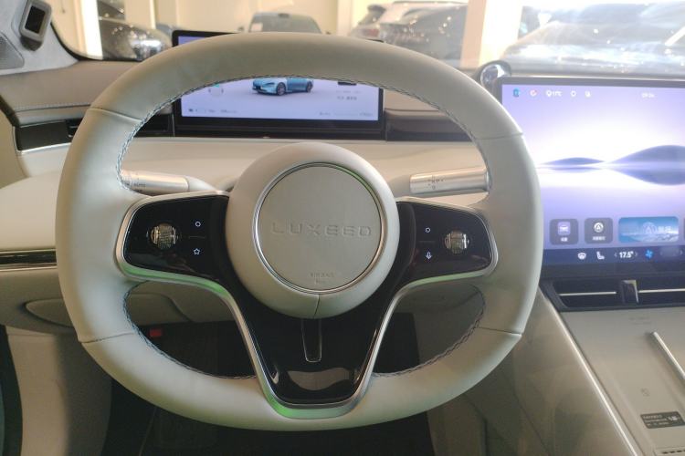 Used Hima Luxeed S7 2025 785 km Ultra
