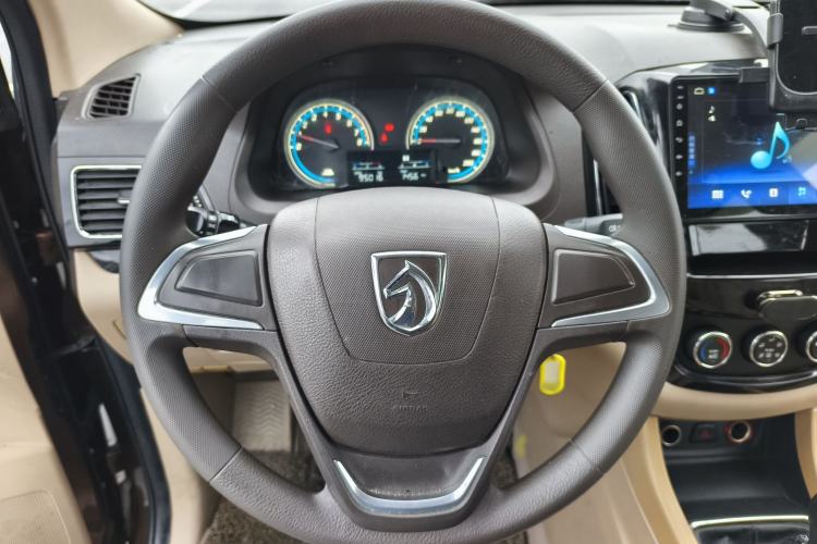 Used Baojun 730 2014 1.5L manual Comfort ESP version 7 seats

