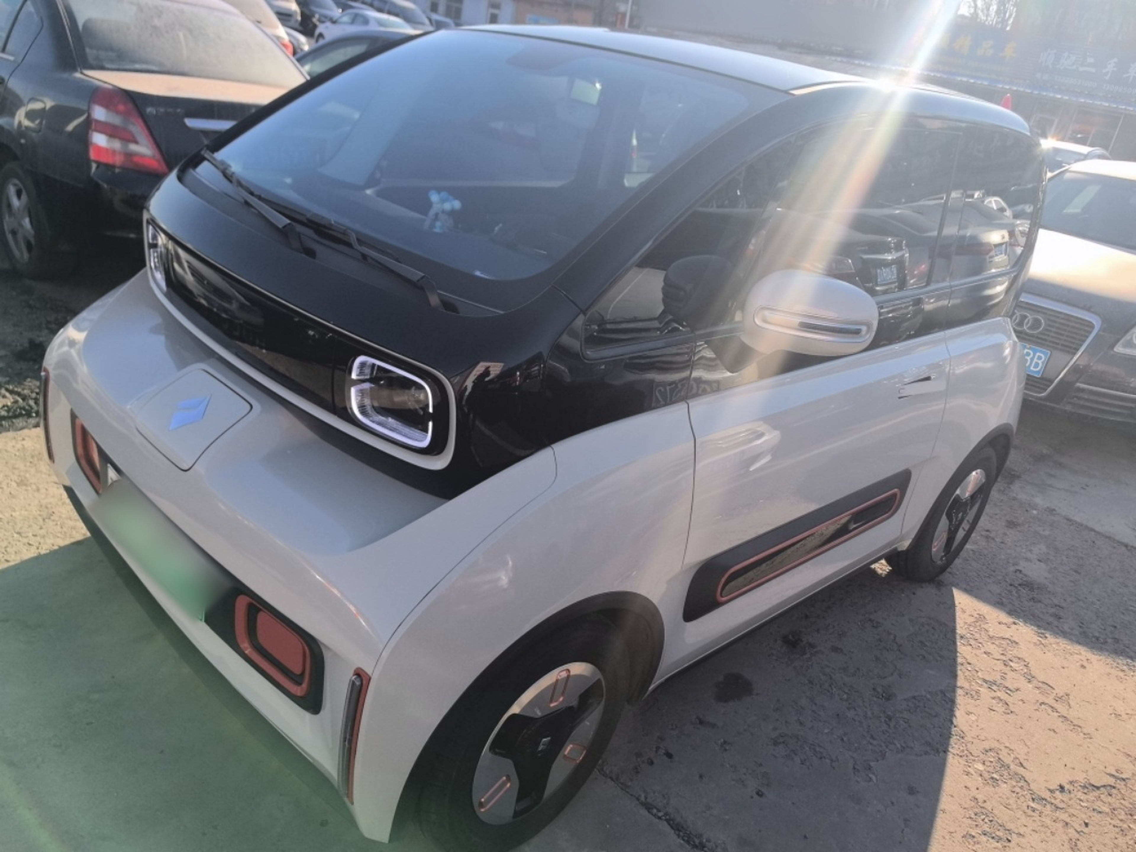 Под передней частью автомобиля