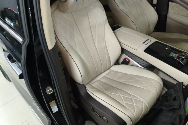 Used Denza D9 2024 DM-i 980 Four-Wheel Drive Flagship Model
