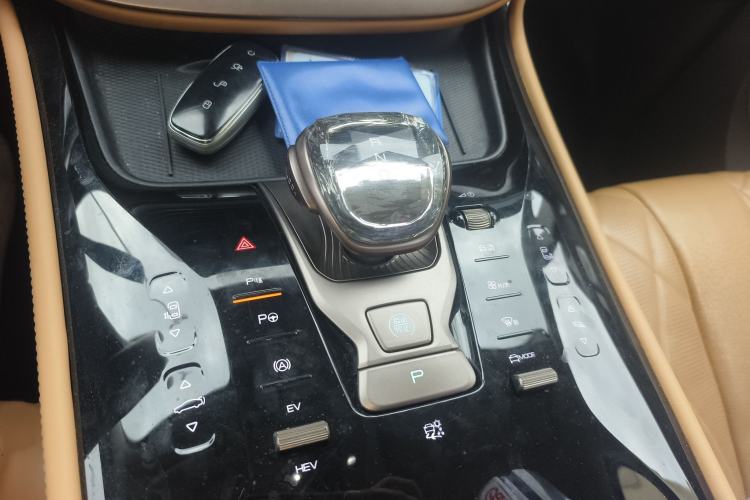 Used Denza D9 2022 DM-i 970 Four-Wheel Drive Flagship Model
