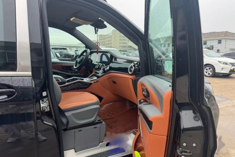 Used Mercedes-Benz Vito 2023 2.0T Elite Version 7 Seats
