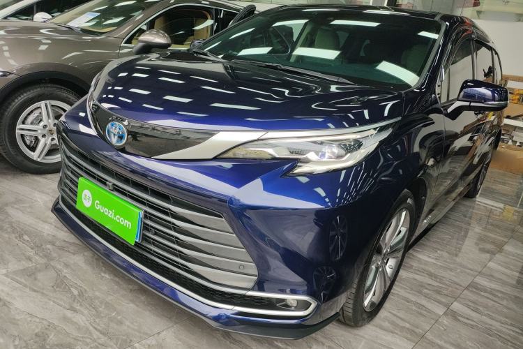 Used Toyota Sienna 2023 2.5L Hybrid Deluxe Edition
