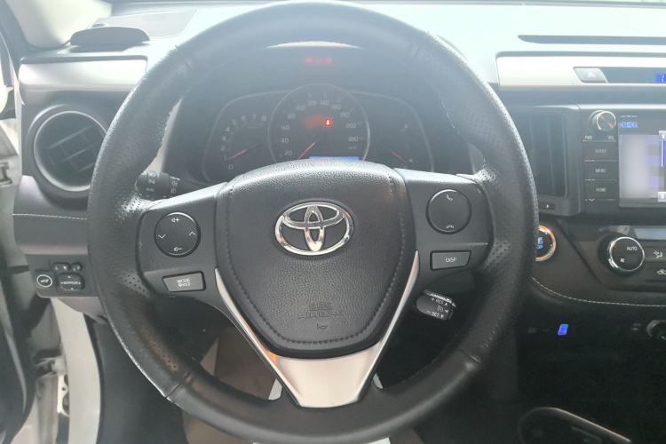 Used Toyota RAV4 2016 2.0L CVT Two-Wheel Drive Fashion Edition China V Standard
