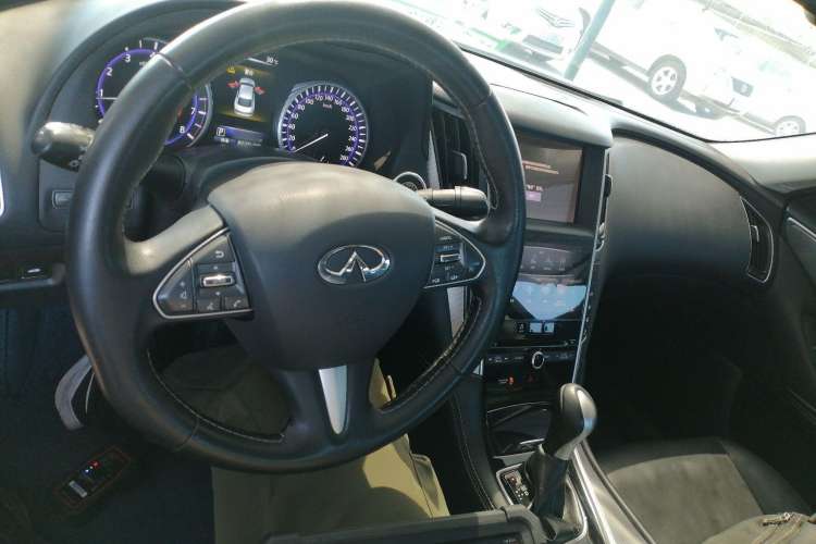 Used Infiniti Q50L 2015 2.0T Enjoyment Edition
