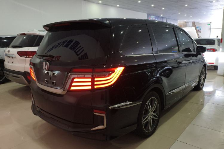 Used Honda Elysion 2019 2.0L Hybrid Luxury Edition
