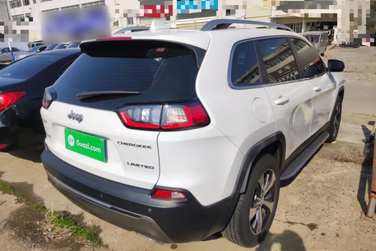 Used  Cherokee 2019 2.0T Four-Wheel Drive Explorer Edition China V