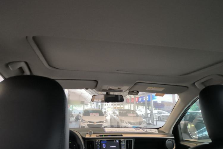 Used Toyota RAV4 2015 2.0L CVT Two-Wheel Drive Fashion Edition
