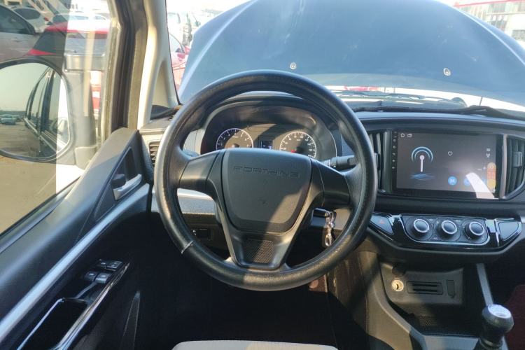 Used FORTHING Lingzhi 2023 M5 1.6L Practical Model 5 Seats

