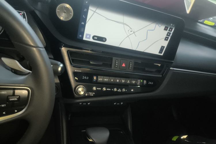 Used Lexus ES 2022 300h Deluxe Edition
