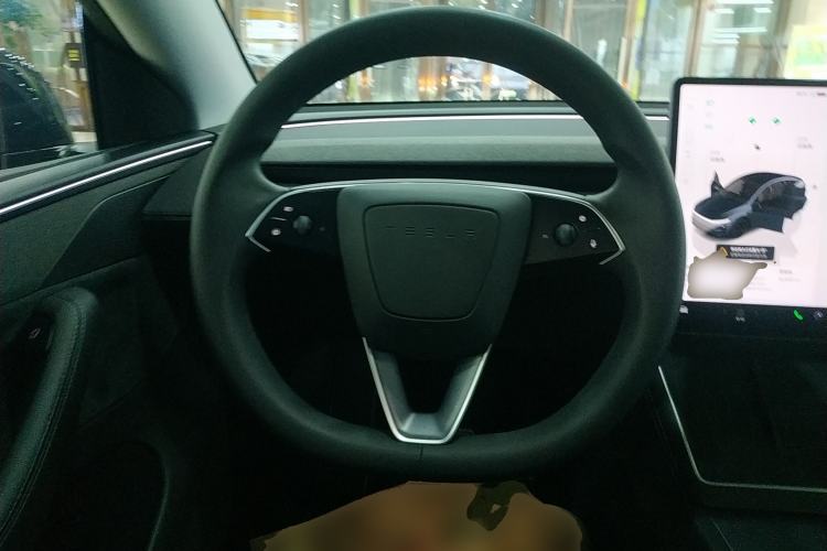 Used Tesla Model Y 2025 Long-Range All-Wheel-Drive Version