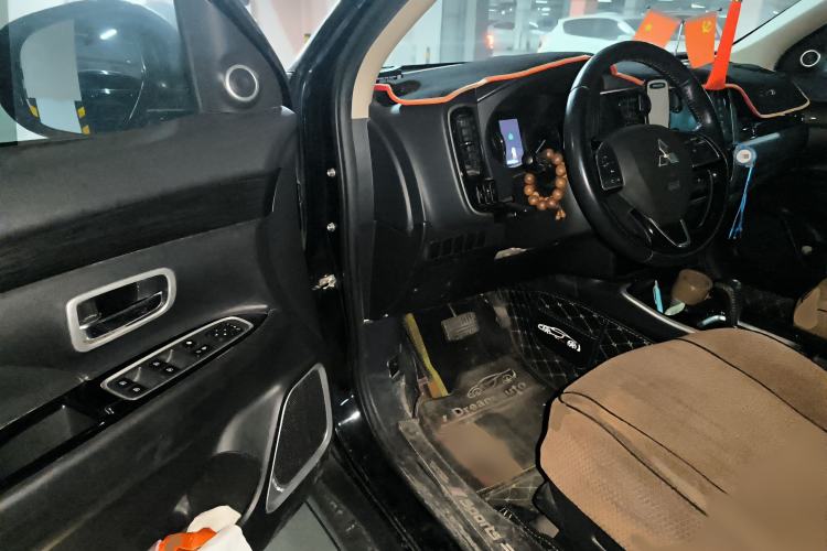 Used Mitsubishi Outlander 2019 2.0L Two-Wheel Drive Comfort Edition 7-Seater China VI Standard
