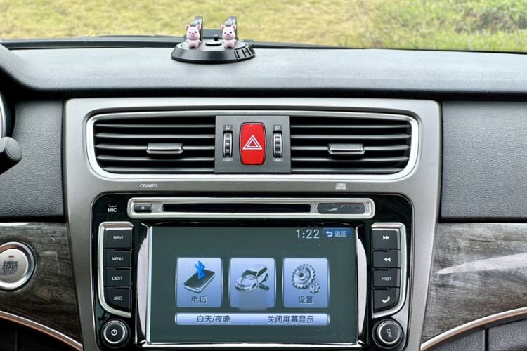 Used Haval H8 2015 2.0T two-wheel drive Comfort trim level
