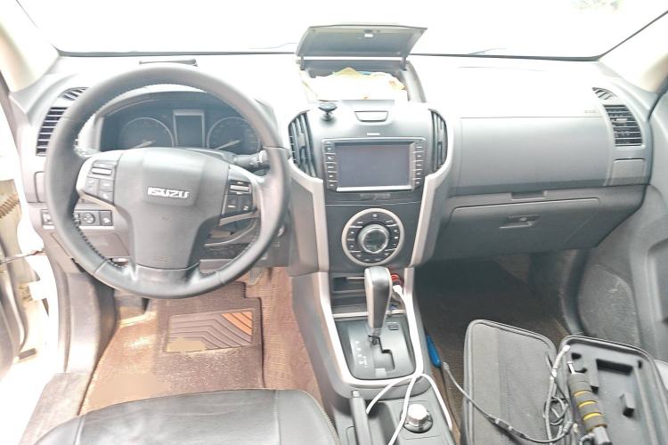 Used Isuzu D-MAX 2018 3.0T Four-Wheel Drive Automatic Ultra-Luxury Version 4JJ1-TC HI
