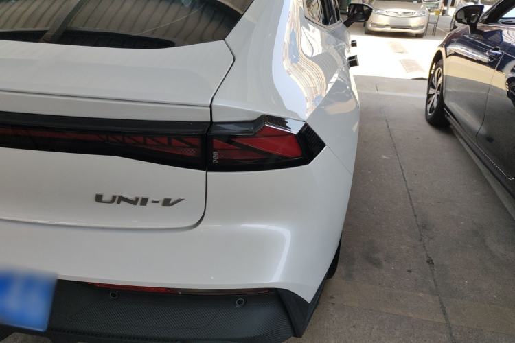 Used Changan UNI-V 2024 1.5T High-Energy Version
