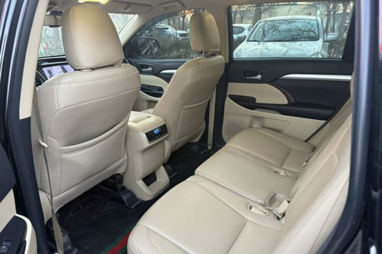 Used Toyota Highlander 2015 2.0T Two-Wheel Drive Elite Edition 7 Seats