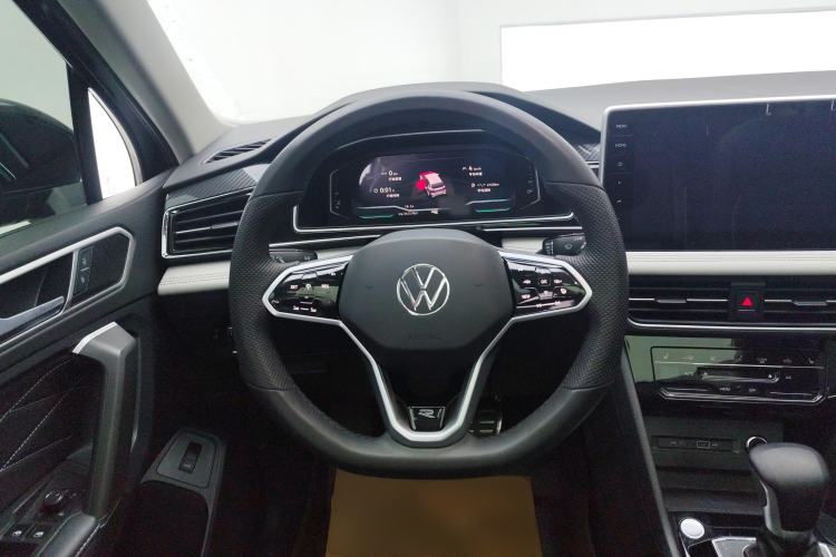 Used Volkswagen Tiguan L 2023 330TSI Automatic Two-Wheel Drive R-Line Enjoyment Edition
