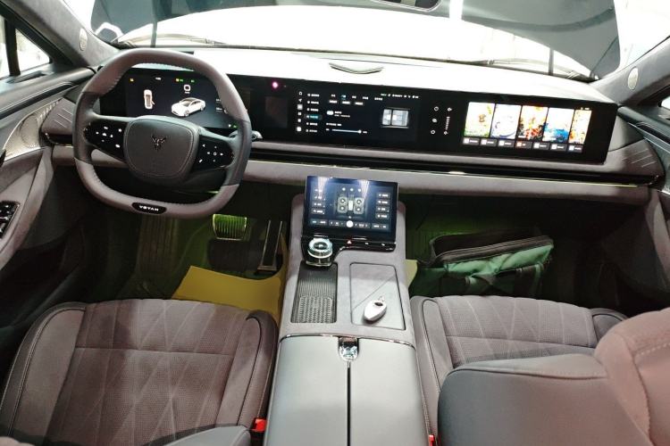 Used VOYAH PASSION 2023 Four-Wheel Drive Long-Range Version
