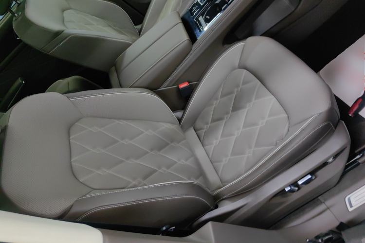 Used Volkswagen Viloran 2024 380TSI Premium Edition
