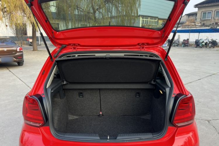 Used Volkswagen Polo 2016 1.6L Automatic Comfort Model
