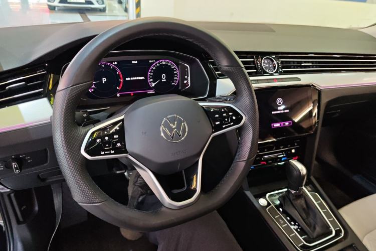 Used Volkswagen Magotan 2024 2 Million Units Zhongxiang Version 330TSI DSG Luxury Edition
