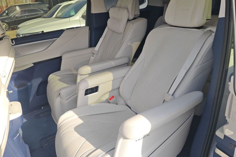 Used Buick GL8 New Energy 2024 Lu Zun Luxury Edition 7-Seater
