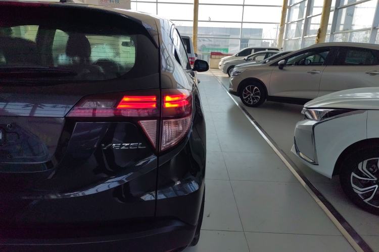 Used Honda Vezel 2016 1.8L CVT Front-Wheel Drive Pioneer Edition