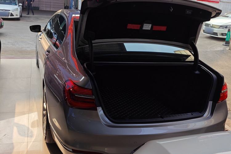 Used BMW 7 Series 2018 730Li Leading Model Excellence Package
