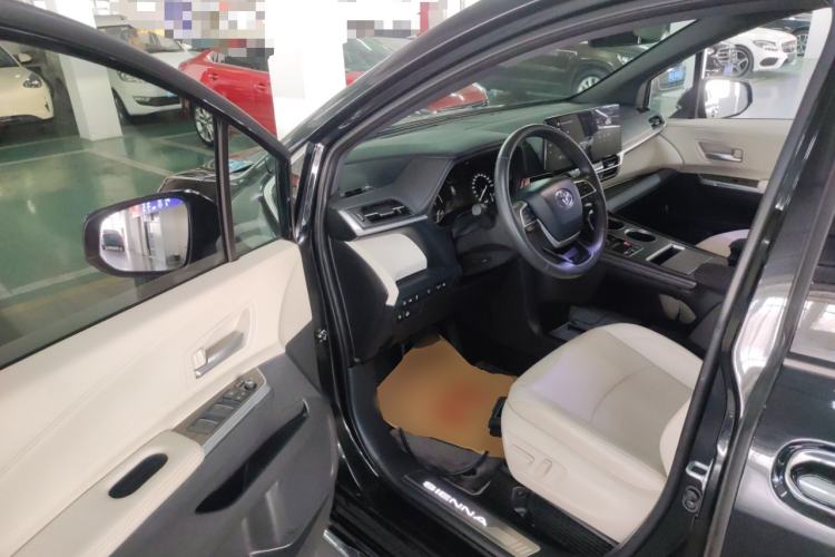 Used Toyota Sienna 2024 2.5L Hybrid Luxury Edition
