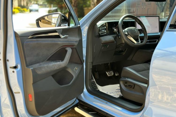 Used Volkswagen Tiguan L 2024 PRO 380TSI Four-Wheel Drive R-Line Prestige Edition
