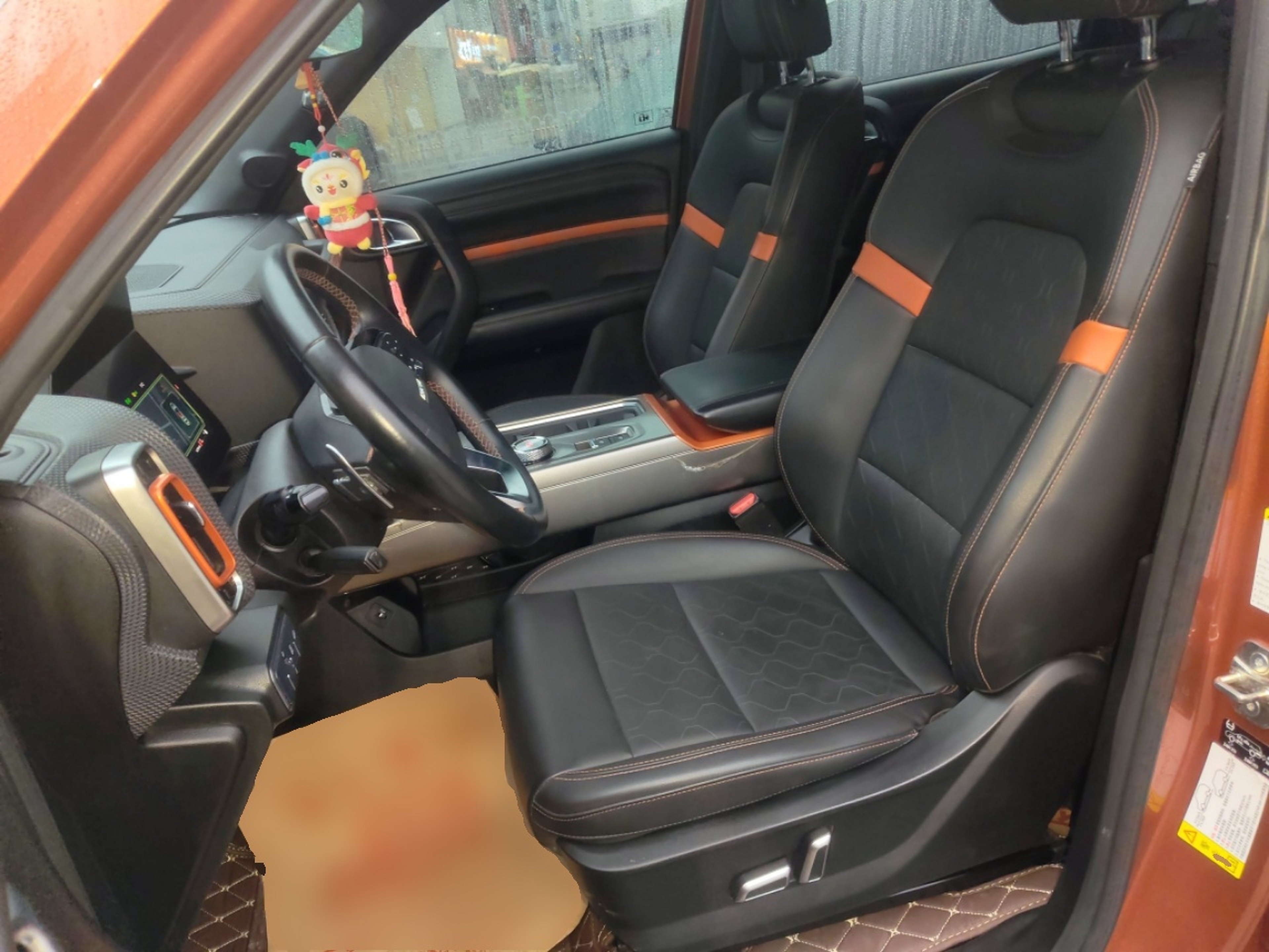 Переднее сиденье в автомобиле