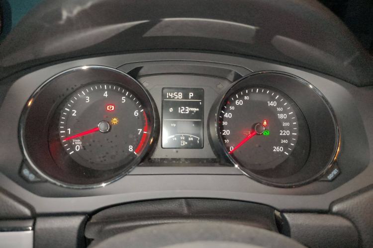 Used Volkswagen Sagitar 2015 1.6L Automatic Fashion Model
