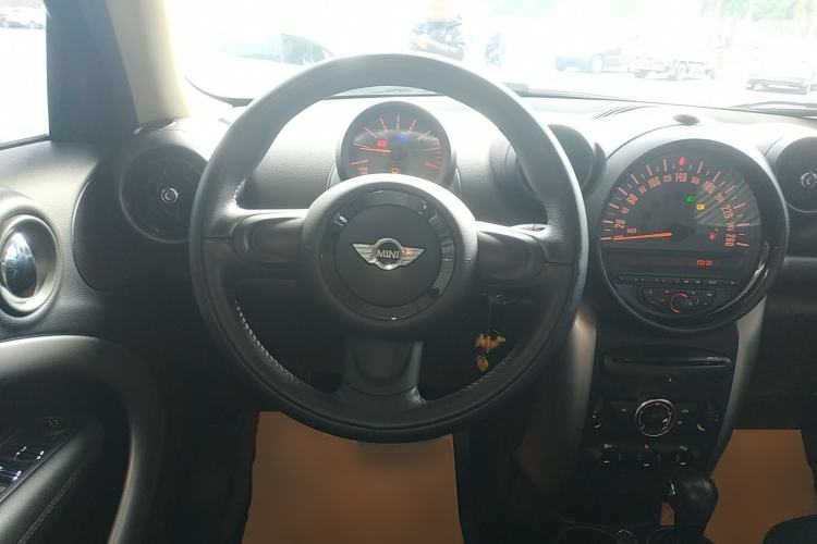 Used  MINI 2011 1.6L ONE
